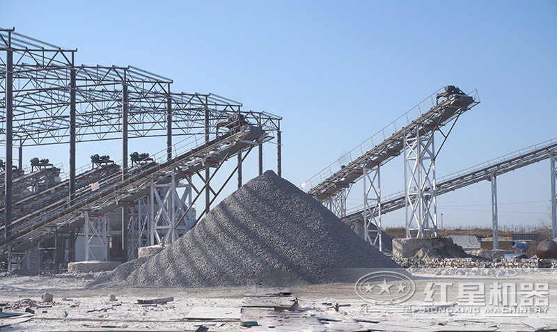 機(jī)制砂普遍在各大砂石場出現(xiàn),可替代天然砂 機(jī)制砂普遍在各大砂石場出現(xiàn),可替代天然砂